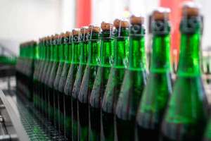 Производство шампанского в России в январе - октябре упало на 8,7%