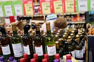 Можно ли предоставить скидки на алкогольную продукцию, если цена продажи будет ниже минимальной