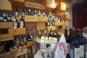 Акция &laquo;Дни российских вин&raquo; познакомит покупателей с продукцией лучших отечественных виноделов