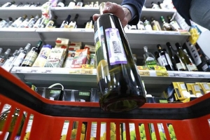 В России предложили продлить до полуночи продажу отечественного вина