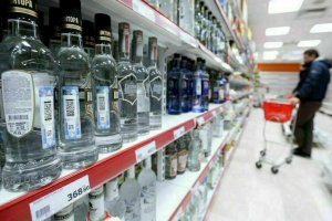 Минфин повысил минимальную цену на водку и коньяк
