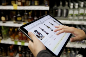 С продажей спиртного через Интернет решили повременить