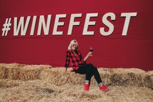 #WineFest 2018: культовый музыкант Найк Борзов на фестивале сбора урожая и виноделия в "Золотой Балке"