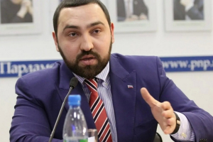 Депутат Хамзаев: нужно уничтожать заводы, замеченные в производстве контрафактного алкоголя